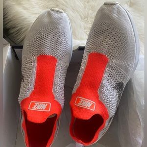 Nike womans sport shoes